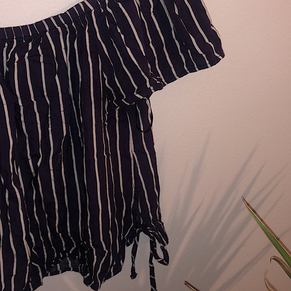 Striped flowy top - Picture 3 of 3